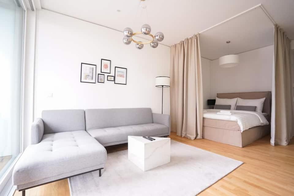 Ferienwohnung Exquisite Studio With Rooftop Pool Wien Exterior foto