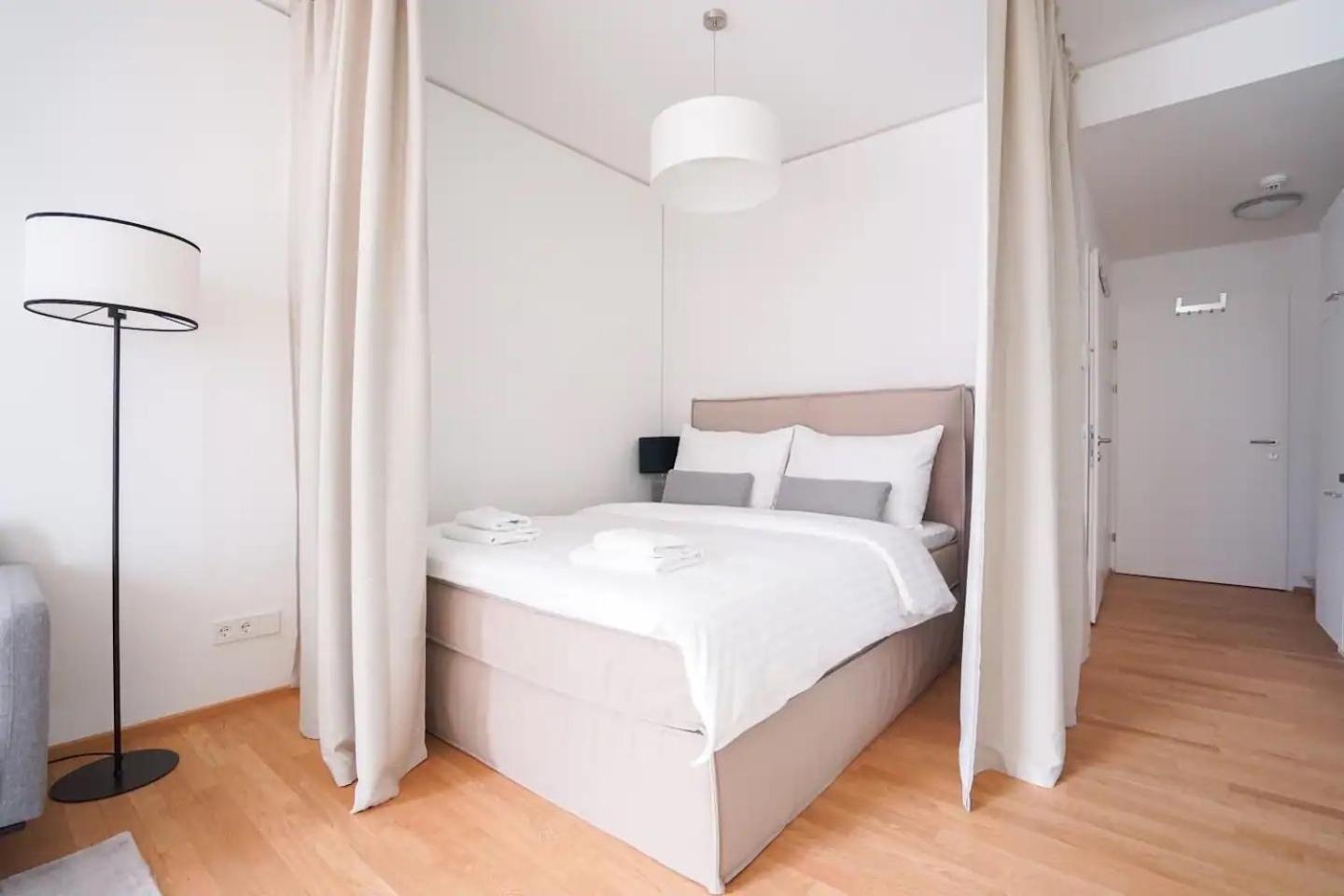 Ferienwohnung Exquisite Studio With Rooftop Pool Wien Exterior foto